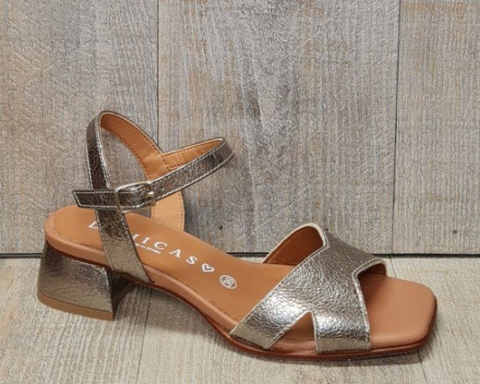 DChicas_3942_Bronze