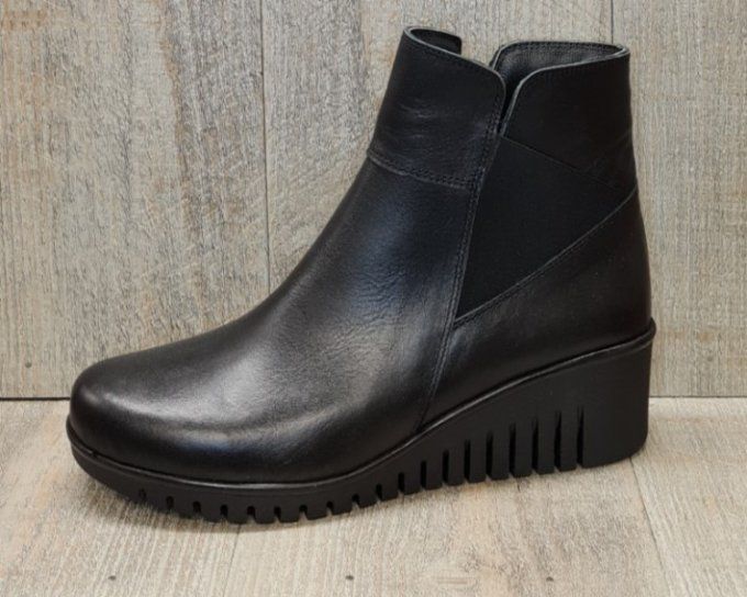 PedroTores-2011-Noir